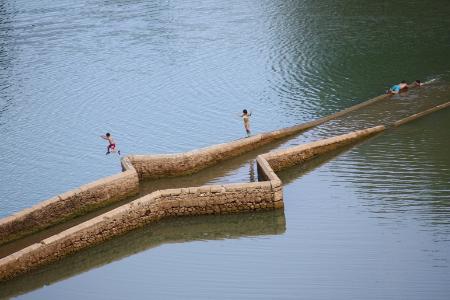 Imagen Puente viejo en verano