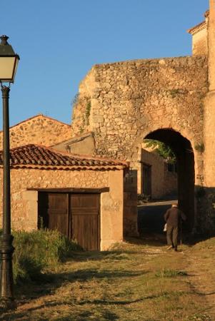 Imagen Puerta del barrio desde fuera