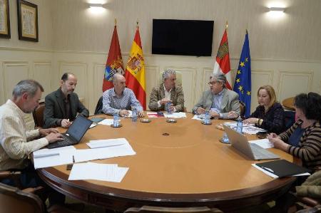 Imagen El prejurado del Premio Internacional de Poesía Jaime Gil de Biedma de la Diputación selecciona dieciséis obras finalistas para la trigésimo sexta edición del galardón